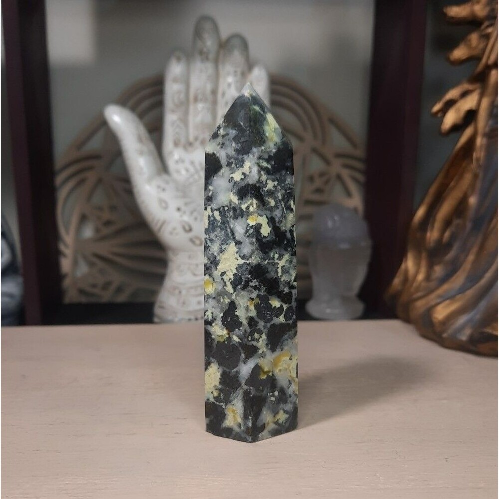 3.5" Peruvian Serpentine with Magnetite Crystal Tower (94g)